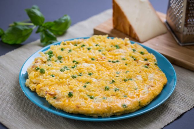 Frittata tésztával és Karaván sajttal